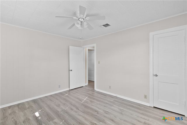 606 W Gayle Street, Edna, TX 77957