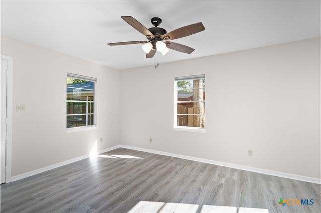 606 W Gayle Street, Edna, TX 77957