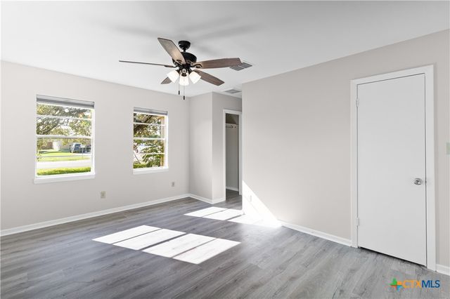 606 W Gayle Street, Edna, TX 77957