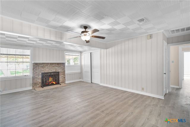 606 W Gayle Street, Edna, TX 77957