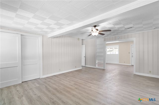 606 W Gayle Street, Edna, TX 77957