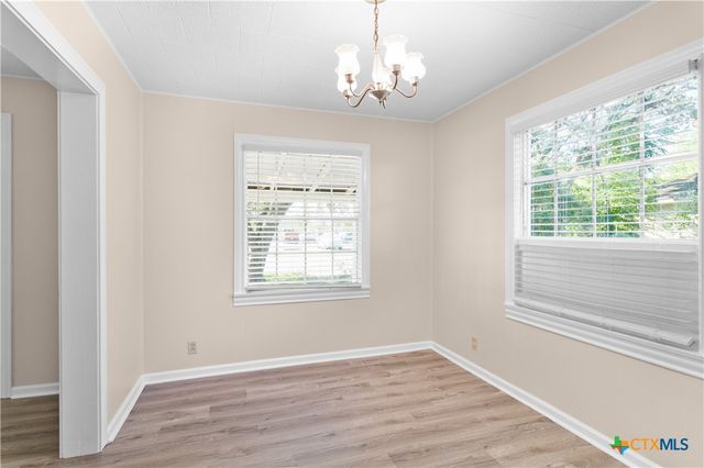 606 W Gayle Street, Edna, TX 77957