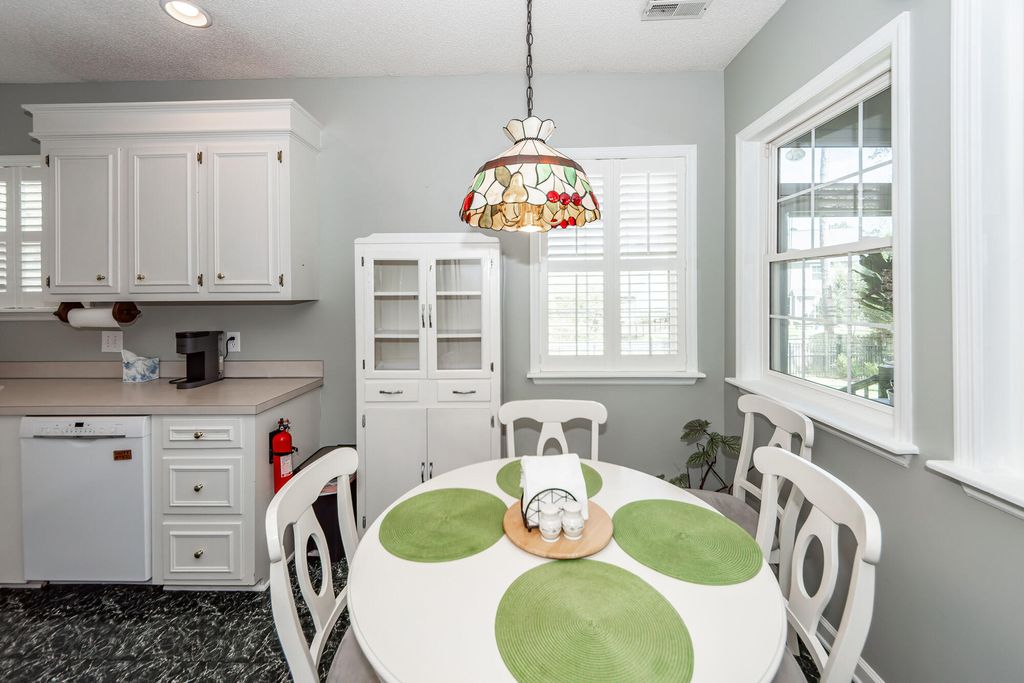 Image 12 of property listing at 120 Innisbrook Bend, Summerville, SC 29483