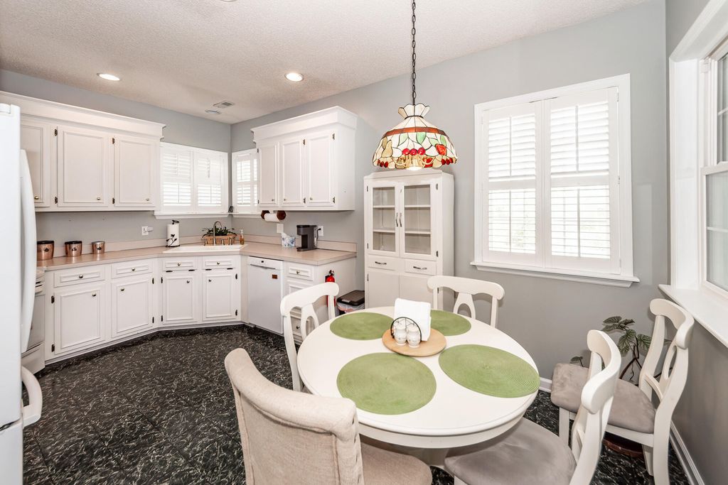 Image 13 of property listing at 120 Innisbrook Bend, Summerville, SC 29483