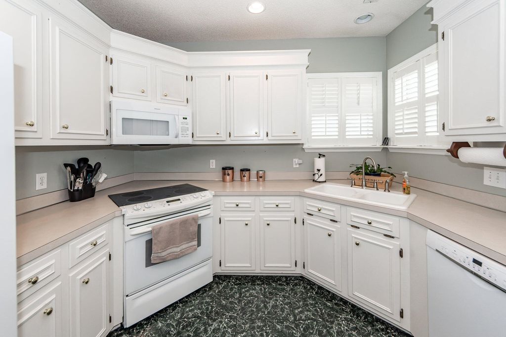 Image 14 of property listing at 120 Innisbrook Bend, Summerville, SC 29483