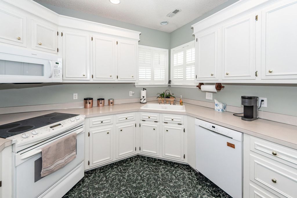 Image 3 of property listing at 120 Innisbrook Bend, Summerville, SC 29483