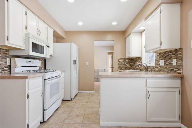 16660 Garland Way W, Rosemount, MN 55068