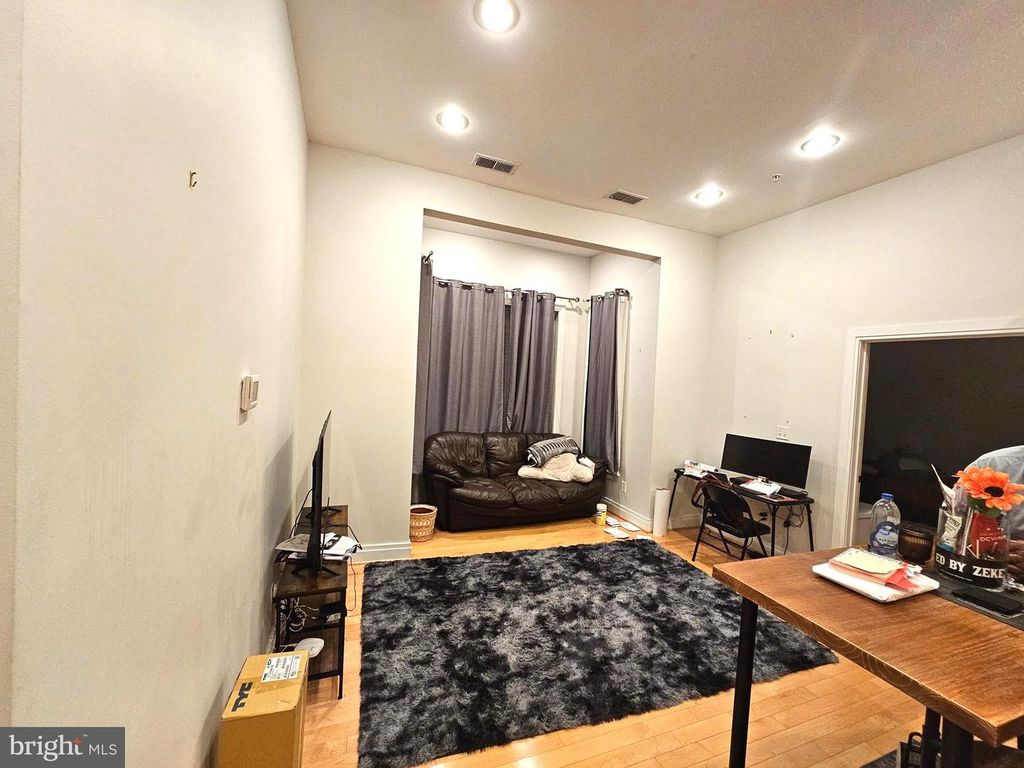 5551 ILLINOIS AVE NW #202, Washington, DC 20011