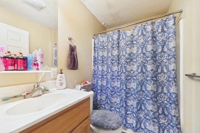 139 Chace Rd, Freetown, MA 02717