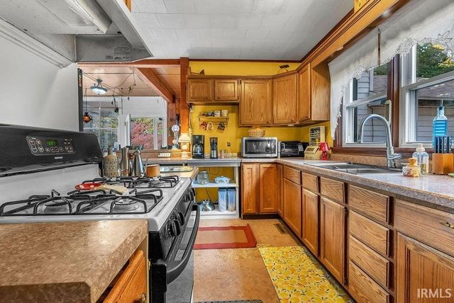 623 W Milroy Avenue, Rensselaer, IN 47978