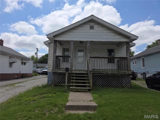 316 Picker Avenue, Wood River, IL 62095