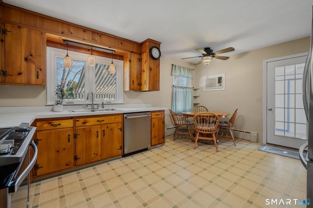 15 Sunnieside Drive, East Lyme, CT 06357