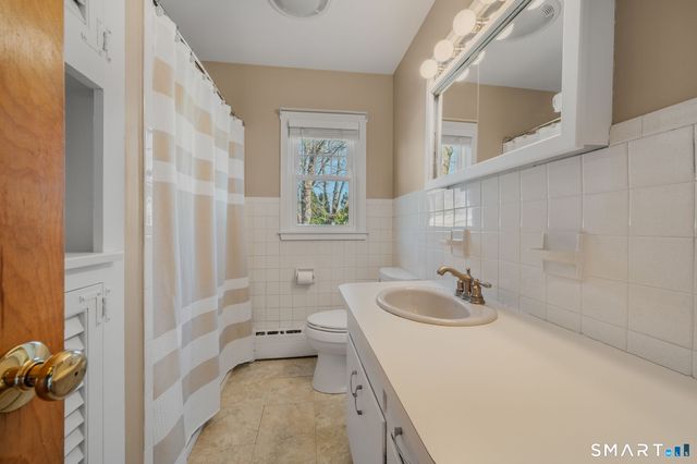 15 Sunnieside Drive, East Lyme, CT 06357