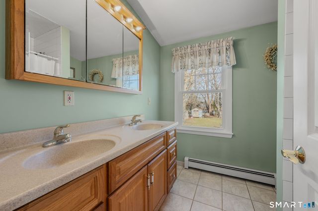 15 Sunnieside Drive, East Lyme, CT 06357