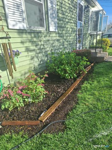 15 Sunnieside Drive, East Lyme, CT 06357