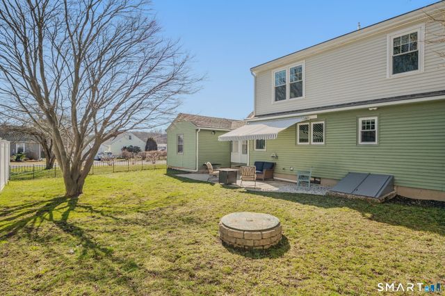 15 Sunnieside Drive, East Lyme, CT 06357