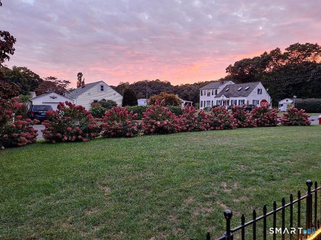 15 Sunnieside Drive, East Lyme, CT 06357