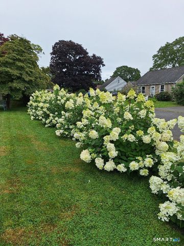 15 Sunnieside Drive, East Lyme, CT 06357