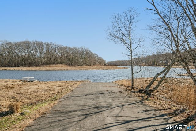 15 Sunnieside Drive, East Lyme, CT 06357