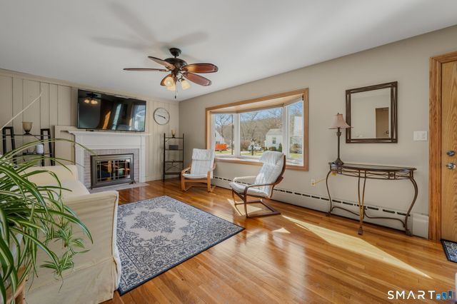 15 Sunnieside Drive, East Lyme, CT 06357