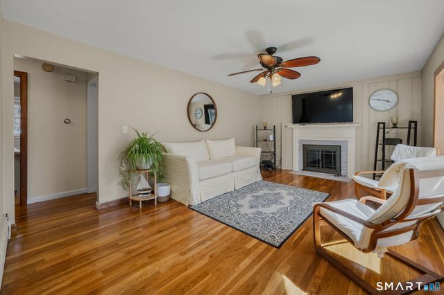 15 Sunnieside Drive, East Lyme, CT 06357