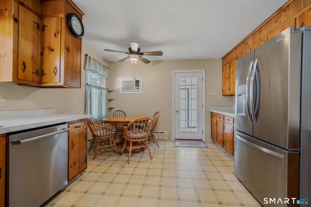 15 Sunnieside Drive, East Lyme, CT 06357