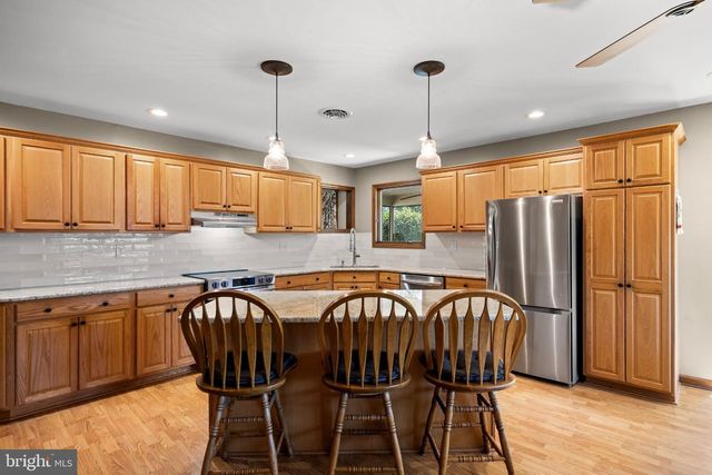 311 EAYRESTOWN RD, Southampton, NJ 08088