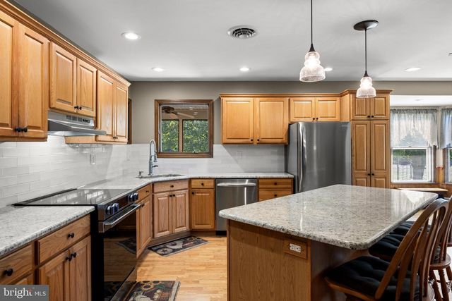 311 EAYRESTOWN RD, Southampton, NJ 08088