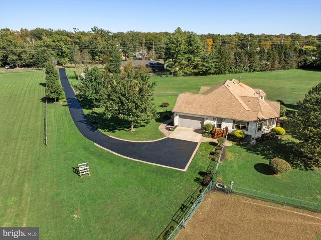 311 EAYRESTOWN RD, Southampton, NJ 08088