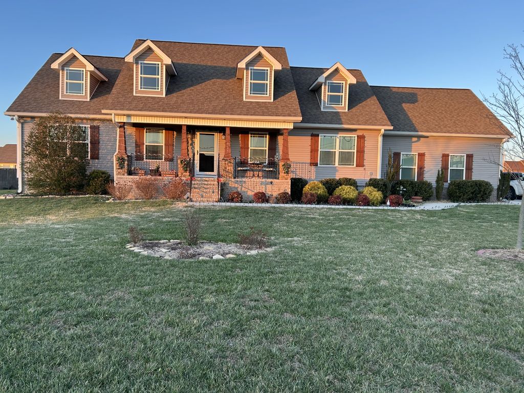 985 Richland Farms Dr, Manchester, TN 37355