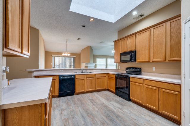 8520 Rock Creek Drive, Fort Worth, TX 76123