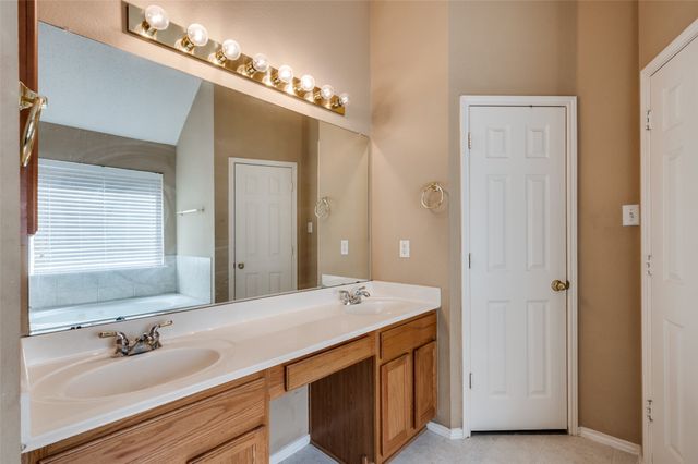 8520 Rock Creek Drive, Fort Worth, TX 76123