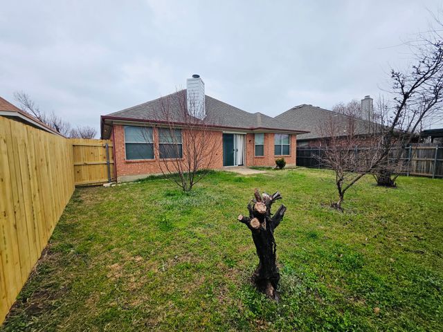 8520 Rock Creek Drive, Fort Worth, TX 76123