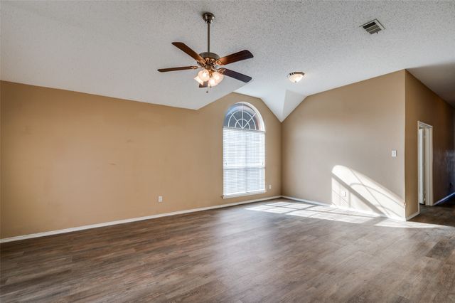 8520 Rock Creek Drive, Fort Worth, TX 76123