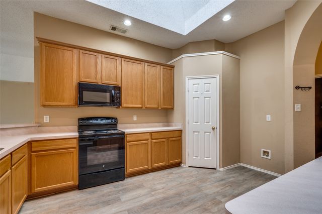 8520 Rock Creek Drive, Fort Worth, TX 76123