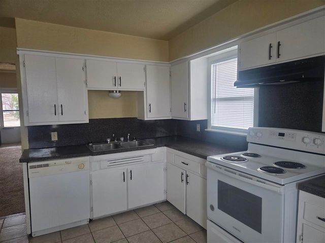 909 NW Bell Ave, Lawton, OK 73507