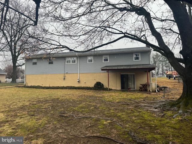 5013 LENKER ST, Mechanicsburg, PA 17050