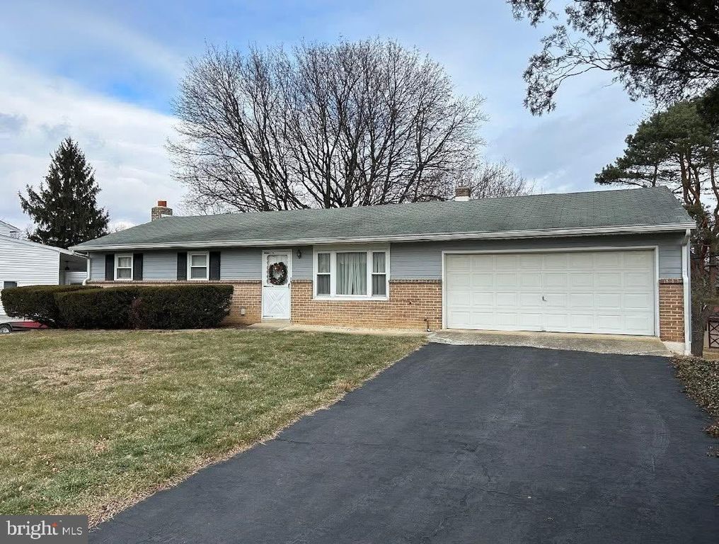 5013 LENKER ST, Mechanicsburg, PA 17050