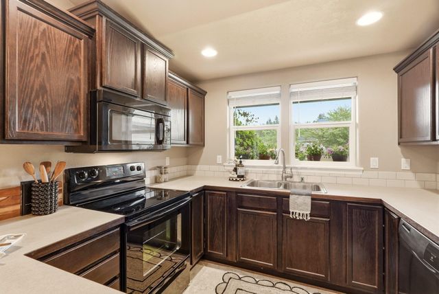 702 S Edgerton Ln, Spokane Valley, WA 99212