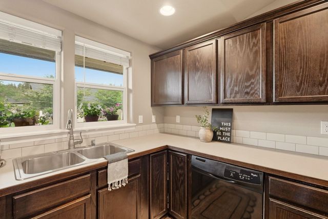 702 S Edgerton Ln, Spokane Valley, WA 99212