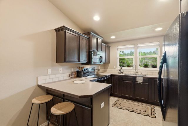 702 S Edgerton Ln, Spokane Valley, WA 99212