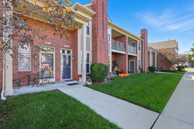 2084 Leighton Drive, Shelby Twp, MI 48317