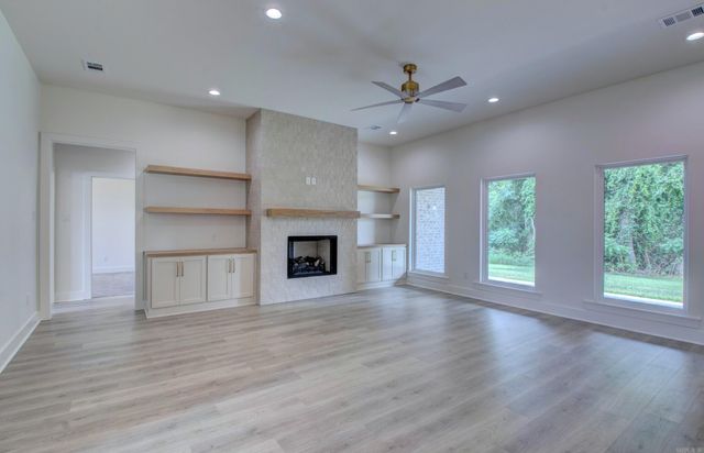 13 Albion Ct, Cabot, AR 72023