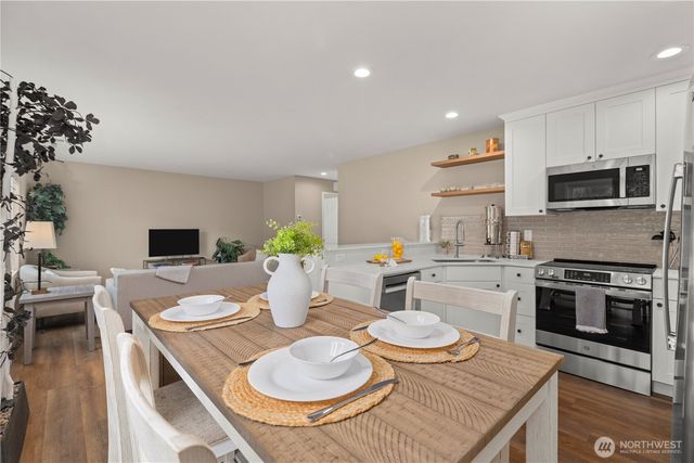 24022 SE 262nd Street, Maple Valley, WA 98038