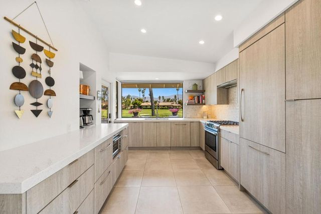 201 Las Lomas, Palm Desert, CA 92260