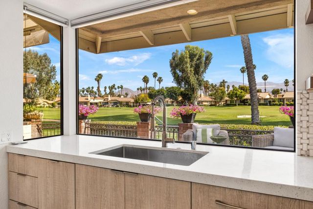 201 Las Lomas, Palm Desert, CA 92260