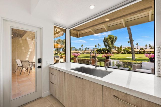 201 Las Lomas, Palm Desert, CA 92260