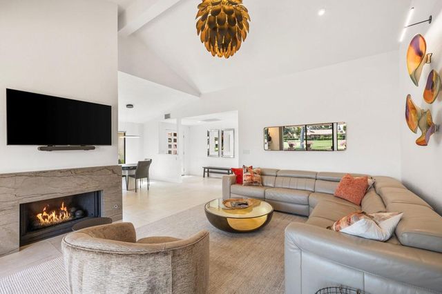 201 Las Lomas, Palm Desert, CA 92260