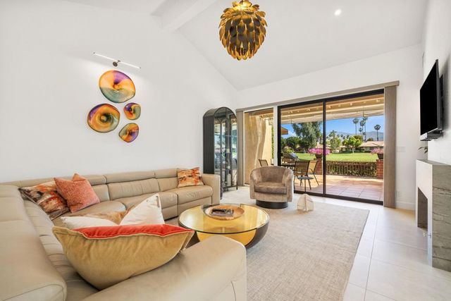 201 Las Lomas, Palm Desert, CA 92260