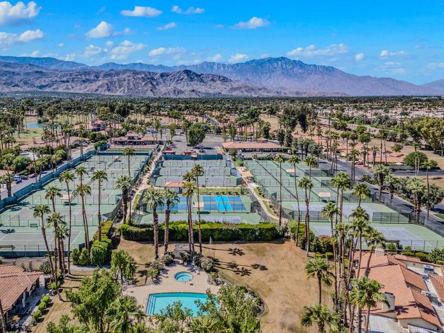 201 Las Lomas, Palm Desert, CA 92260